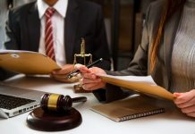 Hukuk mesleğinin gelişimi ve mesleki standartların korunması açısından baro eğitim programları, son yıllarda giderek daha fazla önem kazanmaktadır. Avukatların mesleki bilgi ve becerilerini güncel tutmayı amaçlayan bu programlar, hukuk sistemi içerisinde sürekli eğitim anlayışının temel taşlarından biri haline gelmiştir. Konulu bir haber görseli.