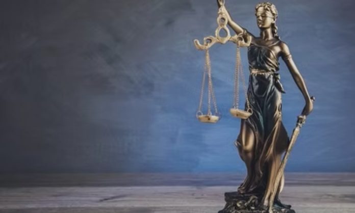 Türkiye’de ceza hukuku alanında görülen davalar, toplum düzeninin korunması ve adaletin sağlanması açısından yargı sisteminin en kritik unsurlarından birini oluşturuyor. Suç teşkil eden eylemlerin yargılanması sürecinde hem birey hakları hem de kamu güvenliği dikkate alınarak kapsamlı bir değerlendirme yapılıyor. Bu nedenle hukuk sektörü içerisinde ceza davaları, en dikkatle yürütülen süreçler arasında yer alıyor. Konulu bir haber görseli.