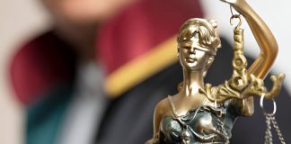 Türkiye’de medeni hukuk, bireyler arasındaki özel ilişkileri düzenleyen en temel hukuk dallarından biri olarak hukuk sistemi içinde önemli bir yer tutuyor. Aile ilişkilerinden mülkiyet haklarına, borç ilişkilerinden miras hukukuna kadar geniş bir alanı kapsayan bu dal, hem günlük yaşamı hem de toplumsal düzeni doğrudan etkiliyor. Bu nedenle hukuk sektörü içerisinde medeni hukuk davaları, en sık karşılaşılan uyuşmazlık türleri arasında yer alıyor. Konulu bir haber görseli.