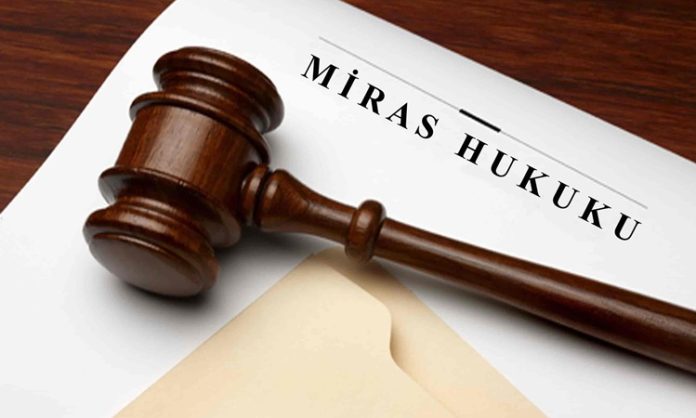 Türkiye’de miras hukuku, son yıllarda Yargıtay ve yerel mahkemeler tarafından verilen yeni içtihatlarla birlikte önemli bir dönüşüm sürecine girmiştir. Miras paylaşımı, vasiyetname geçerliliği ve mirasçılık haklarına ilişkin verilen kararlar, hem hukuk sistemi hem de bireylerin mülkiyet hakları açısından belirleyici bir rol oynamaktadır. Konulu bir haber görseli.