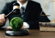 Enerji sektöründe yaşanan teknolojik gelişmeler ve artan enerji ihtiyacı, enerji hukuku alanındaki düzenlemelerin daha da önem kazanmasına neden olmaktadır. Kamu kurumları ile özel sektör tarafından gerçekleştirilen yeni yatırımların hukuki çerçevede güvenli ve sürdürülebilir şekilde yürütülmesi, enerji piyasasının istikrarlı gelişimi açısından kritik bir rol üstlenmektedir. Bu nedenle enerji hukuku, yatırım süreçlerinin planlanmasından lisanslandırmaya, çevresel yükümlülüklerden piyasa denetimine kadar geniş bir alanı kapsamaktadır. Konulu bir haber görseli.
