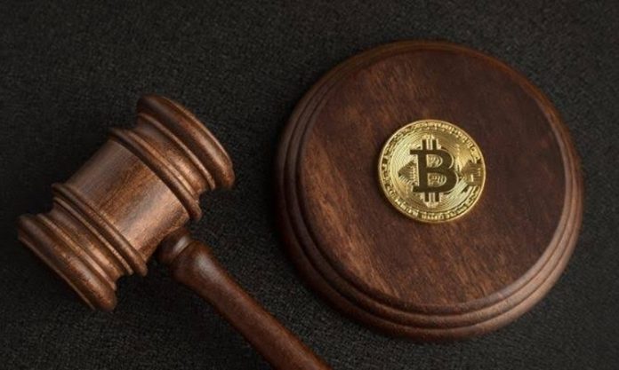 Son yıllarda finans dünyasında yaşanan en büyük dönüşümlerden biri kripto para ekosisteminin hızla büyümesi oldu. Bu büyüme, beraberinde yeni hukuki düzenlemeleri ve yasal çerçeve arayışlarını da gündeme getirdi. Özellikle dijital varlıkların artması, yatırımcı sayısının çoğalması ve küresel işlemlerin hızlanması, kripto para hukuku alanını kritik bir inceleme sahası haline getirdi. Konulu bir haber görseli.