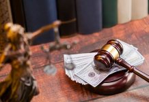 Hukuk sistemlerinde bireylerin yalnızca maddi kayıpları değil, aynı zamanda kişilik haklarına yönelik saldırılar nedeniyle yaşadıkları manevi zararlar da koruma altına alınmaktadır. Bu kapsamda açılan manevi tazminat davaları, kişinin yaşadığı üzüntü, elem, itibar kaybı veya psikolojik zarar gibi maddi olmayan kayıpların hukuki açıdan değerlendirilmesini sağlamaktadır. Özellikle kişilik haklarının ihlal edildiği durumlarda başvurulan bu dava türü, bireylerin haklarının korunması ve hukuki dengenin sağlanması bakımından önemli bir yere sahiptir. Konulu bir haber görseli.