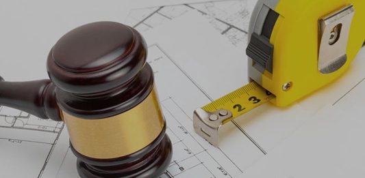 Son yıllarda inşaat sektöründeki büyüme ve ekonomik dalgalanmalar, müteahhitlik alanında yaşanan hukuki ihtilafların belirgin şekilde artmasına neden oluyor. Büyük ölçekli projelerin çoğalması, maliyetlerin yükselmesi ve teslim sürelerindeki gecikmeler, taraflar arasında daha sık uyuşmazlık yaşanmasına yol açıyor. Bu durum, hem sektördeki güven ilişkisini hem de proje yönetim süreçlerini doğrudan etkiliyor. Konulu bir haber görseli.