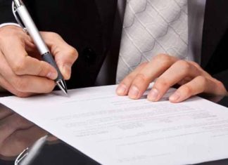 Günümüz iş ve ticaret dünyasında sözleşme hukuku, ekonomik ilişkilerin temel yapı taşlarından biri olarak önemini giderek artırıyor. Dijitalleşme, küreselleşme ve ticari ilişkilerin çeşitlenmesiyle birlikte sözleşmelerin hazırlanma, uygulanma ve yorumlanma süreçlerinde yeni yaklaşımlar ortaya çıkıyor. Bu değişim, hem bireyler hem de şirketler açısından hukuki uyumun daha kritik hale gelmesine neden oluyor. Konulu bir haber görseli.