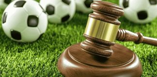 Profesyonel spor dünyasında transfer süreçleri, kulüplerin rekabet gücünü belirleyen en önemli unsurlar arasında yer alırken, bu süreçlerin hukuki boyutu da her geçen yıl daha fazla önem kazanmaktadır. Spor hukuku, sporcuların, kulüplerin, menajerlerin ve federasyonların hak ve yükümlülüklerini düzenleyerek transfer işlemlerinin belirlenen kurallar çerçevesinde yürütülmesini sağlamaktadır. Özellikle ulusal ve uluslararası transfer dönemlerinde yaşanan anlaşmazlıklar, transfer davaları kapsamında değerlendirilmekte ve spor yargısı tarafından çözüme kavuşturulmaktadır. Konulu bir haber görseli.