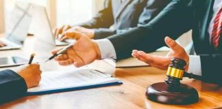 Günümüz ekonomik düzeninde ticari sözleşme ilişkileri, şirketler arası işleyişin temelini oluşturuyor. Ancak bu sözleşmelerin kapsamı genişledikçe ve ticari ilişkiler karmaşık hale geldikçe uyuşmazlık durumları da daha sık gündeme geliyor. Özellikle ulusal ve uluslararası ticaretin artması, sözleşme şartlarının farklı yorumlanmasına yol açarak hukuki ihtilafların sayısını artırıyor. Konulu bir haber görseli.